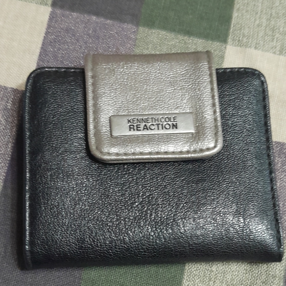Kenneth Cole Reaction Black and Silver Wallet